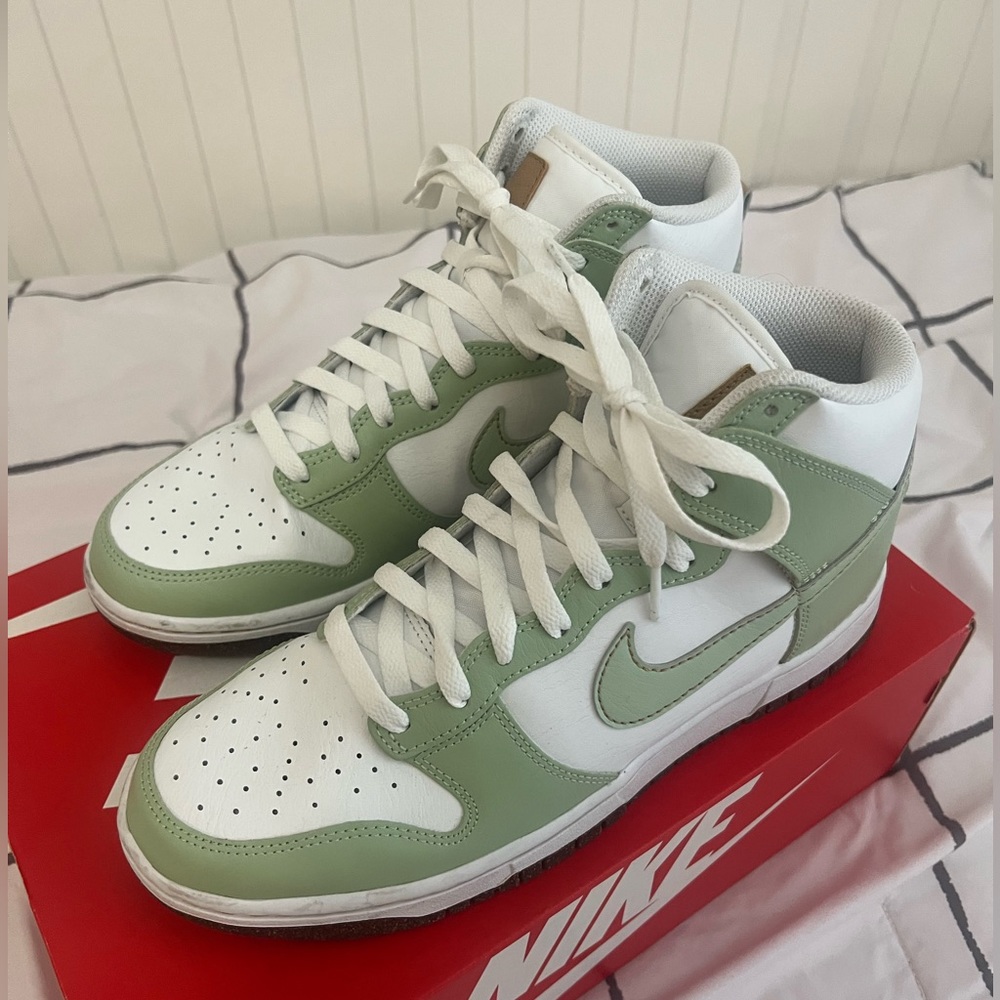 Dunk high SE “inspected by swoosh” green leather shoes
